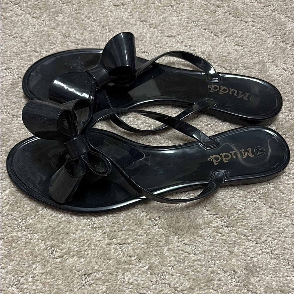 Mudd Women’s Black Bow Sandals- size 40
